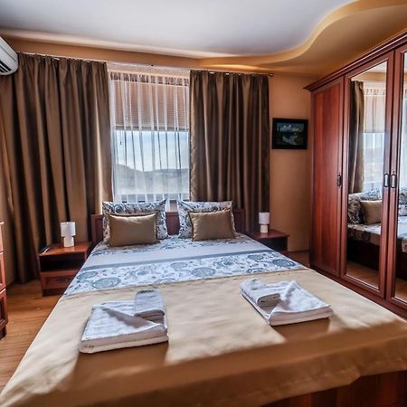Апартамент Грация Veliko Tarnovo Buitenkant foto
